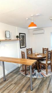 Tŷ Cefn at The Lodge - 1