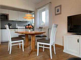 Aalhues-Ferienwohnung-ueber-2-Etagen-fuer-4-Erwachsene-und-1-Kind - 9