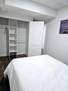 Suite in EdmontonINear YEG Airport INetflixI Prime - 5