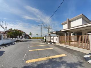 Ana Homestay Moslim only 4 airconds Wi-Fi - 9