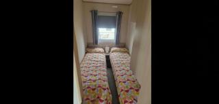 3 Bed Caravan Sleeps 6 with Free Parking - 4
