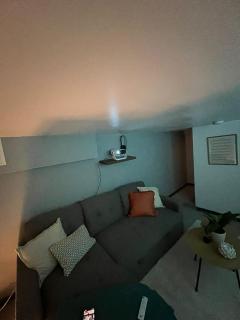 Spacious 4-Bed Home Near Kirkstall & Leeds City With Parking Ideal for Long Stays & Work Trips - 8