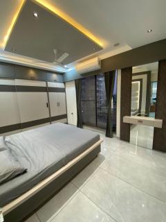 Home away from Home close to Swaminarayan Temple - 5