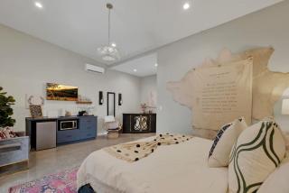 Pop 1: Hot-Tub + Close to Main St - 9