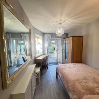 Cozy+elegant Studio@ West London - 0