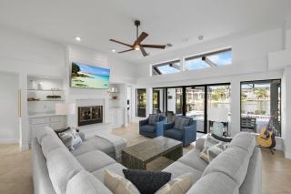 Coastal waterfront home with pool spa and dock - 8