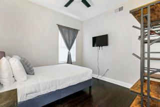 Luxury 3-Bedroom Oasis with Open Living Space & Designer Touches - 8