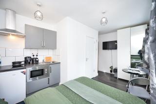 Studio for 2 in Poplar London E14 - 6