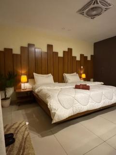 The Skyluxe Designer Suite with Rooftop Pool - 5