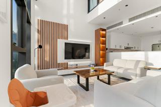 FIRST CLASS 2BR Elegant Duplex Haven - 9