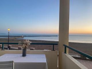 Cozy apartment with stunning ocean views - 0