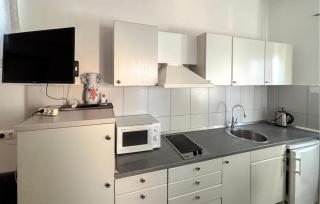 Awesome Apartment In Duce With House Sea View - 7