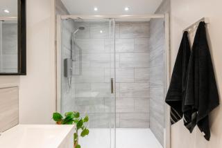 Spacious 6-Bed House Close to Nottingham City Centre - 6