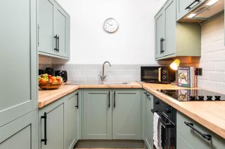 Stunning Block of 3 Central Flats-By FabAccommodation - 9