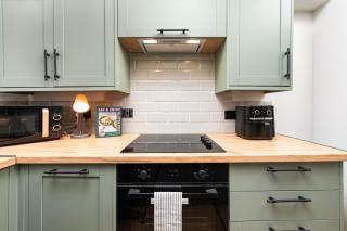 Stunning Block of 3 Central Flats-By FabAccommodation - 8