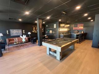 LIC Mgr - LUXURIOUS 2 BED 3 BATH PENTHOUSE SUITE - PANORAMIC OCEAN VIEWS! INDOOR PICKLEBALL - SPEAKEASY! - 8