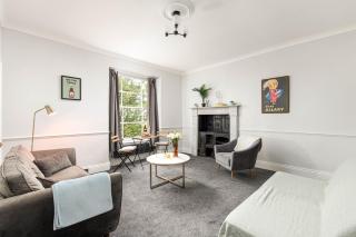 Stunning Block of 3 Central Flats-By FabAccommodation - 5