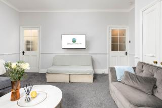 Stunning Block of 3 Central Flats-By FabAccommodation - 2