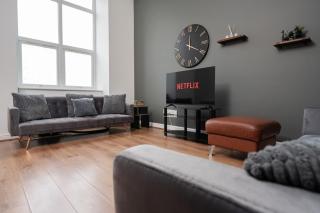 Luxury Waterfront Flat near City Center - 0