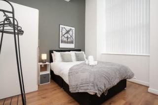 Luxury Waterfront Flat near City Center - 2