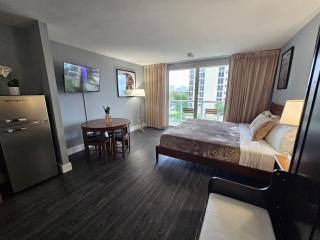 Sunny Isles Oceanfront Apartment for Two - 9