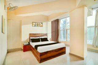 Hotel Seafaceing Golden- Palace - Swimming Pool and Private Beach Facilities - 0