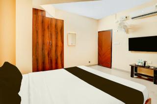 Hotel Seafaceing Golden- Palace - Swimming Pool and Private Beach Facilities - 1