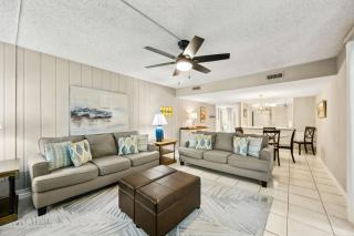 Pool View Beachwood Condo - 9