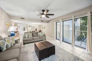 Pool View Beachwood Condo - 8