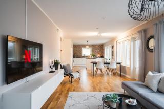 Guestly Homes - Spacious 2BR Executive Residence - 1