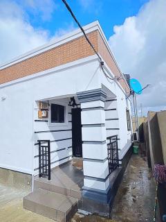 LuxeHaven Apartment - 4