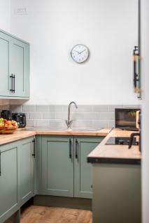 Stunning Block of 3 Central Flats-By FabAccommodation - 2