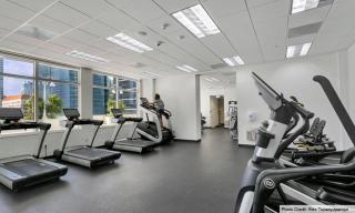 Luxury Penthouse with Balcony Bed and Bay & City View - 8