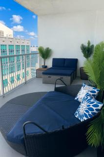 Luxury Penthouse with Balcony Bed and Bay & City View - 6