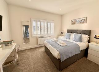 44 Summer Lake, 4 Bedroom, Detached, Luxury Lakeside Lodge with Private Hot Tub in the Cotswold Lakes - 6