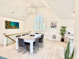 44 Summer Lake, 4 Bedroom, Detached, Luxury Lakeside Lodge with Private Hot Tub in the Cotswold Lakes - 3