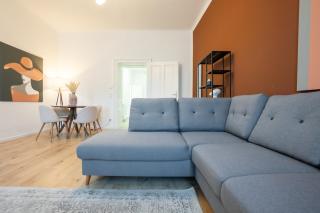 Bright 1BR apartment with a queen-size bed - 3