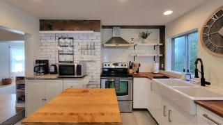 Rosewood Landing by WanderLodges - Hot tub - Sauna - 0