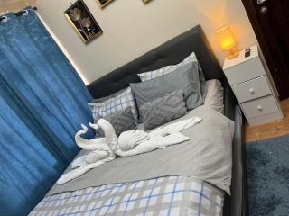 Bayfront 1BR Condo in Pasay Manila with Wi-Fi, Netflix & Pool Access, Near NAIA Airport, Mall of Asia, OKADA, CCP & PICC - 5