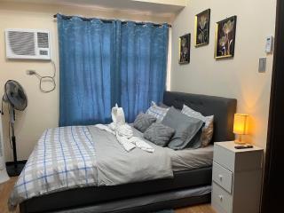 Bayfront 1BR Condo in Pasay Manila with Wi-Fi, Netflix & Pool Access, Near NAIA Airport, Mall of Asia, OKADA, CCP & PICC - 4