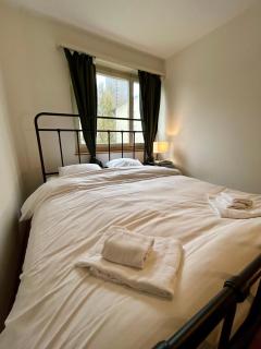 3 Bedroom Apartment with Balcony, 26 min to Zurich Center - 1