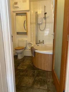 Quirky Seaside Apartment - 8