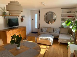 Quirky Seaside Apartment - 2