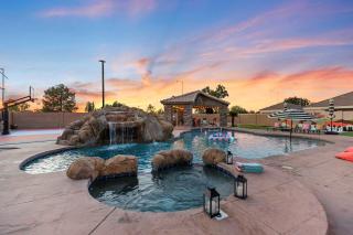Luxury 6BR Retreat - Pool BBQ Theater and Games - 9