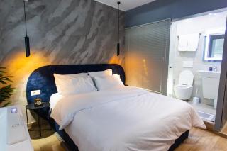 Luxury Suite by The Bubbles Jacuzzi Rooms - 2