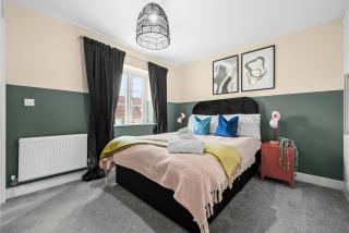 Chic 5-bedroom House in Basingstoke with Parking by PureStay - 8