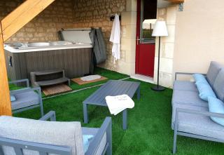 La Petite Loge des Vignes Private Jacuzzi - 2