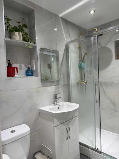 Stylish Self Contained Unit - High Wycombe - 4