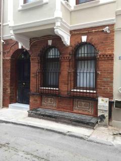 Ozcans Sururi Pera Flats 2 - 0