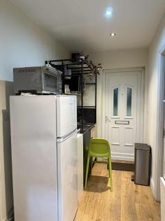 Stylish Self Contained Unit - High Wycombe - 2